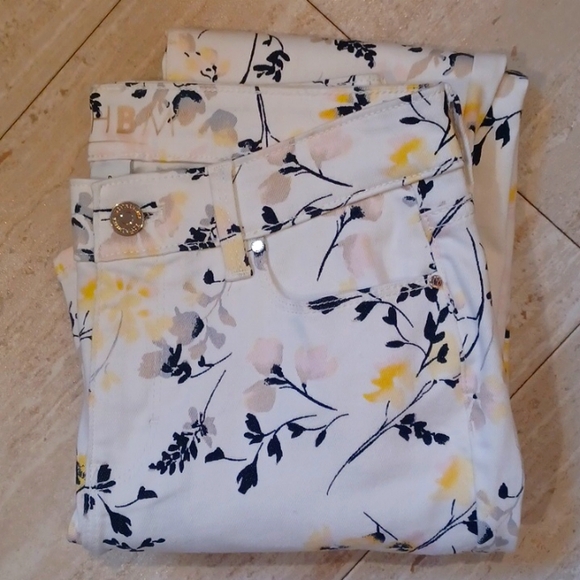 White House Black Market Denim - White House Black Market Stylish White Floral Print Slim Jeans